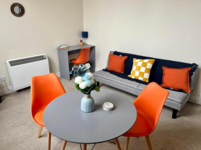 Stylish one bed flat Central Watford with Parking Pass the Keys